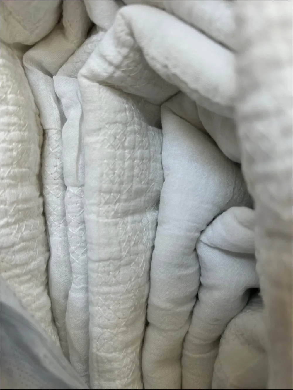 Goodness and grace Hudson white full/queen quilt set - cotton, embroidered.
